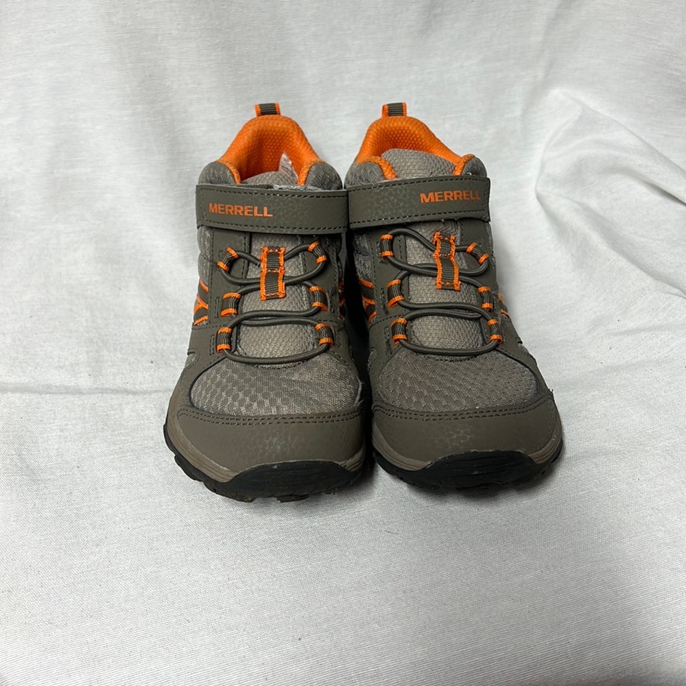 Velcro kids sneakers